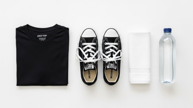 まずは形から!「ユニクロ」で十分?初心者が揃えるべき三種の神器